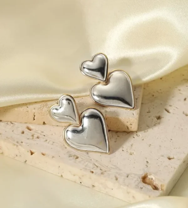 Aretes corazón plateados